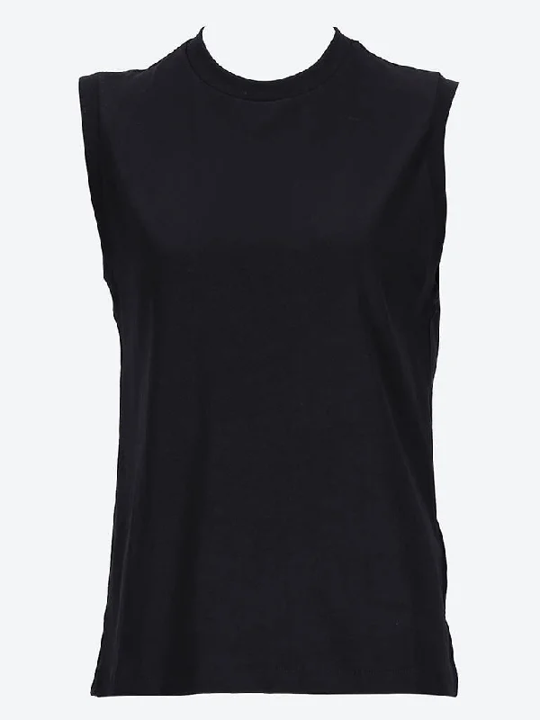 Relaxed sleeveless t-shirt