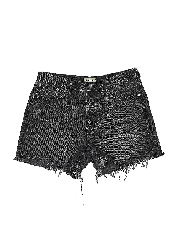 Denim Shorts in Dark Wash