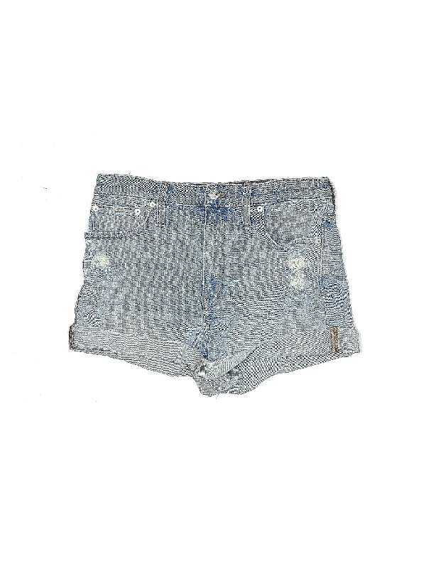 Denim Shorts in Light Wash