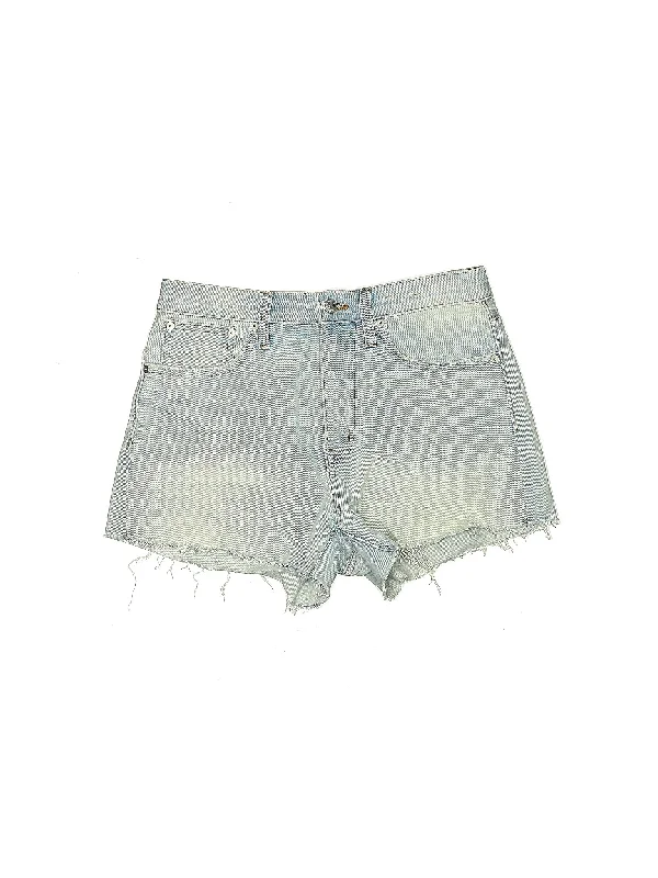 Denim Shorts in Light Wash