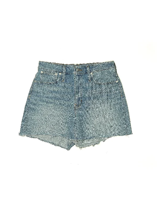 Denim Shorts in Medium Wash