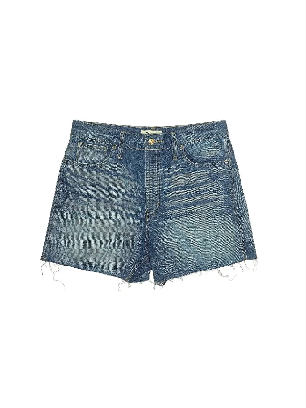 Denim Shorts in Medium Wash