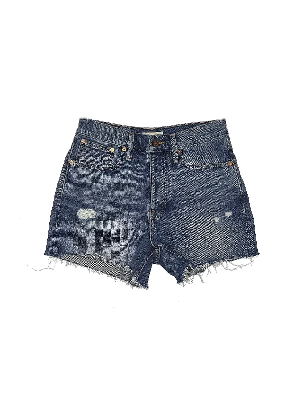 Denim Shorts in Medium Wash