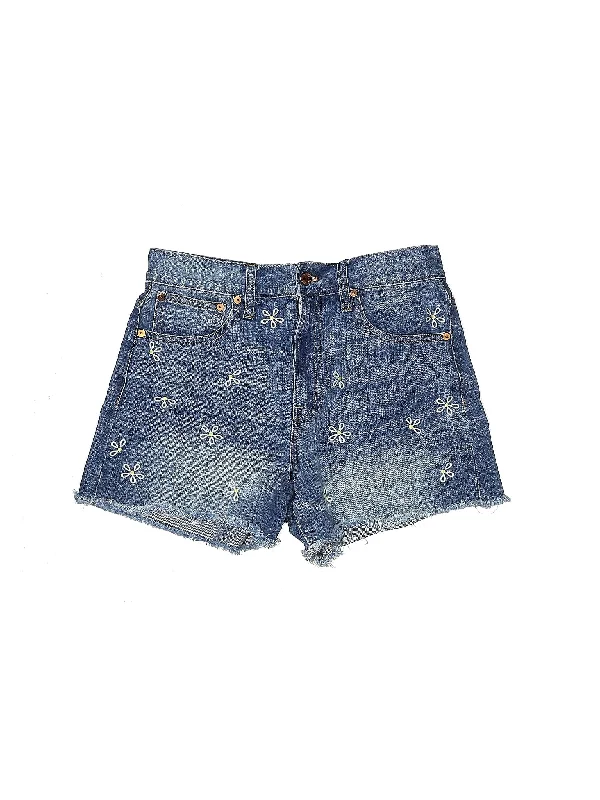 Denim Shorts in Medium Wash