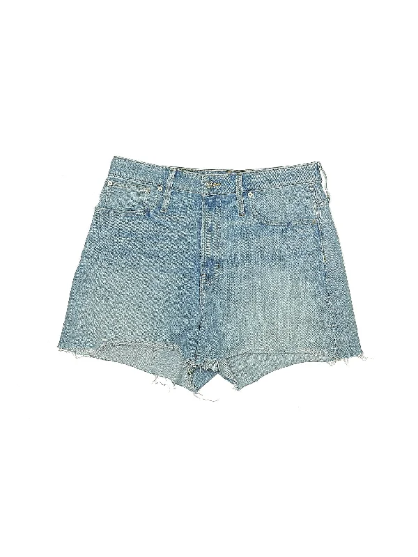 Denim Shorts in Medium Wash