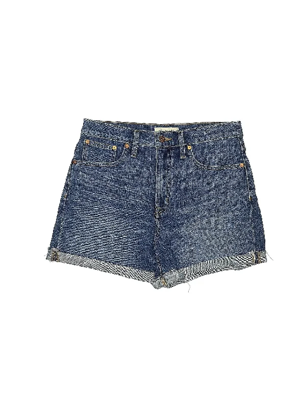 Denim Shorts in Medium Wash