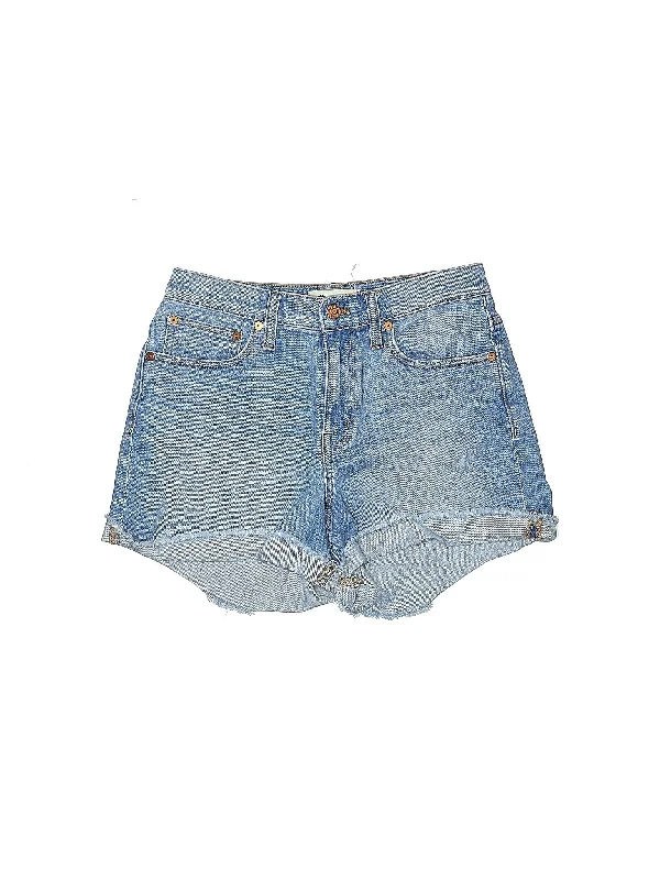 Denim Shorts in Medium Wash