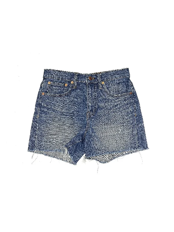 Denim Shorts in Medium Wash