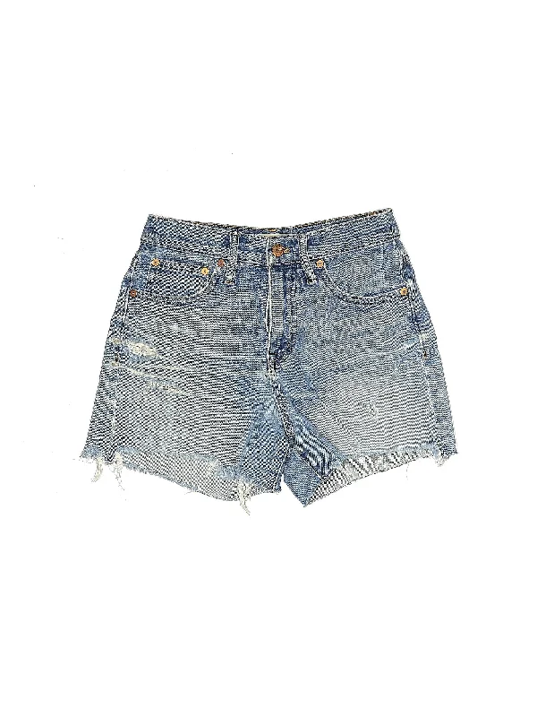 Denim Shorts in Medium Wash