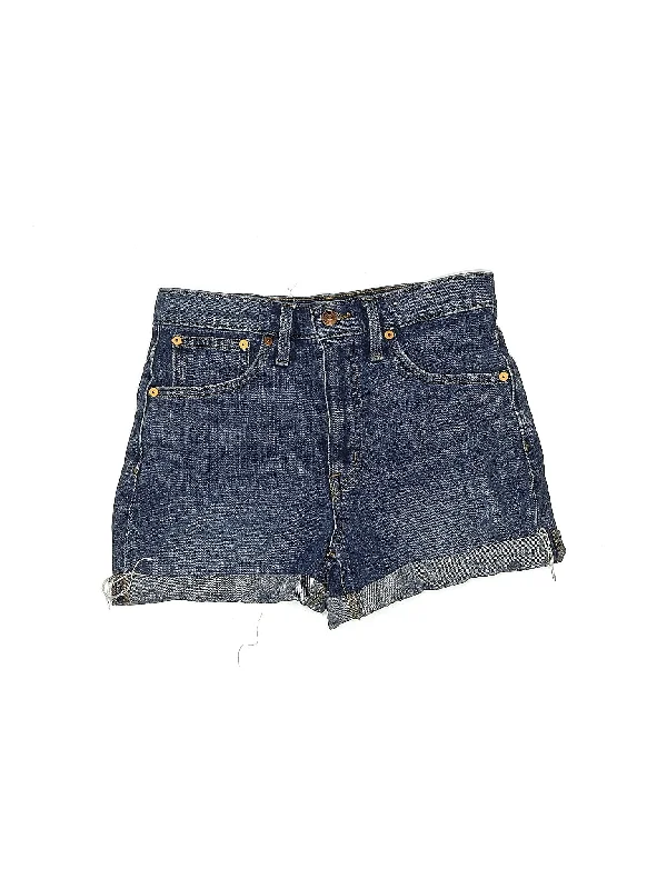 Denim Shorts in Medium Wash