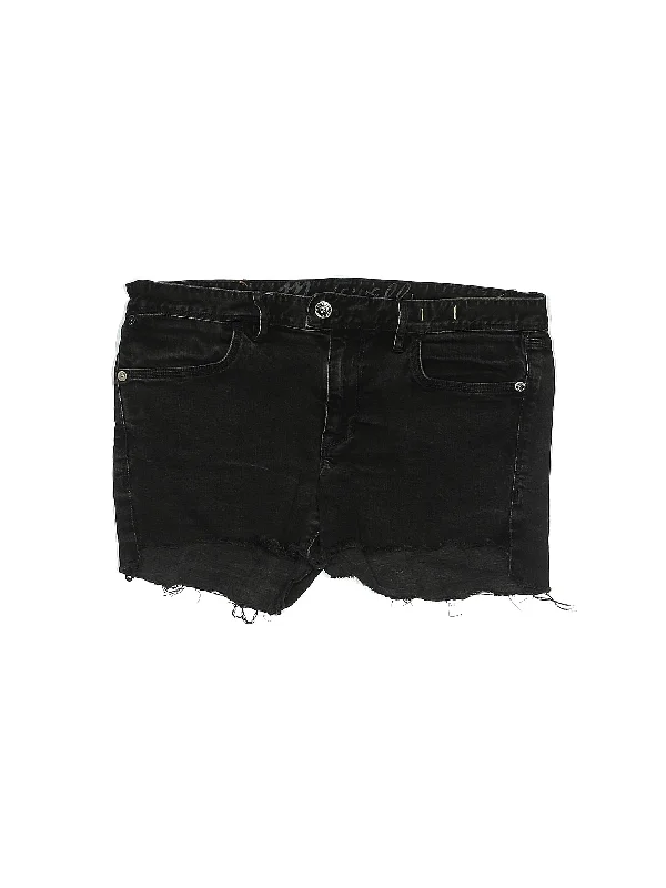 Low-Rise Denim Shorts in Dark Wash