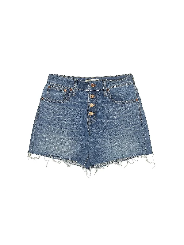 Low-Rise Denim Shorts in Light Wash