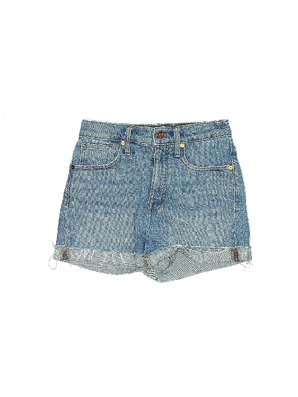 Low-Rise Denim Shorts in Medium Wash