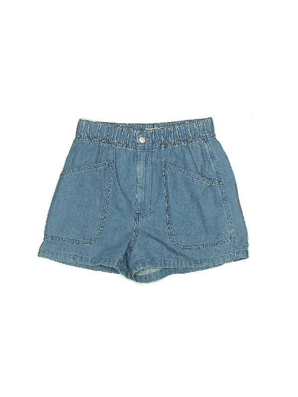 Low-Rise Denim Shorts in Medium Wash