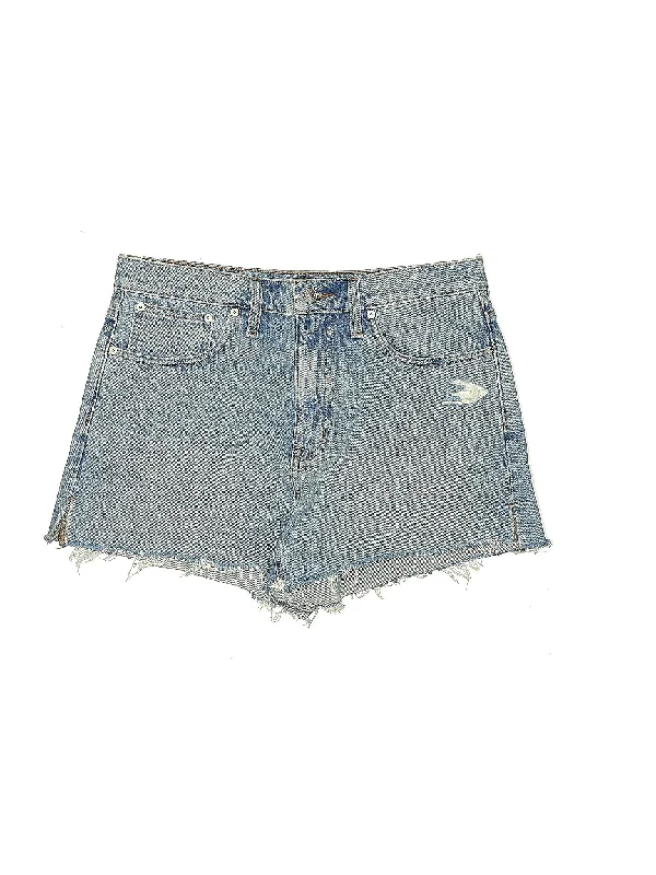 Low-Rise Denim Shorts in Medium Wash