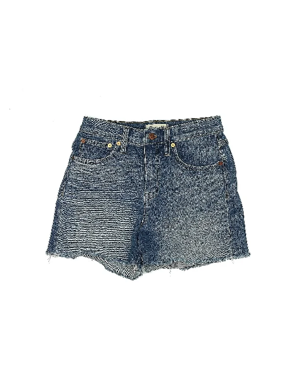 Low-Rise Denim Shorts in Medium Wash