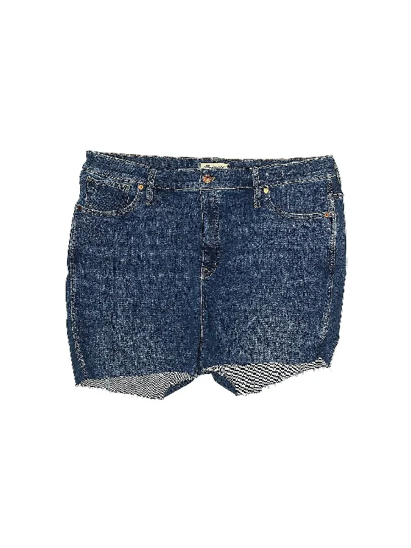 Mid-Rise Denim Shorts in Light Wash