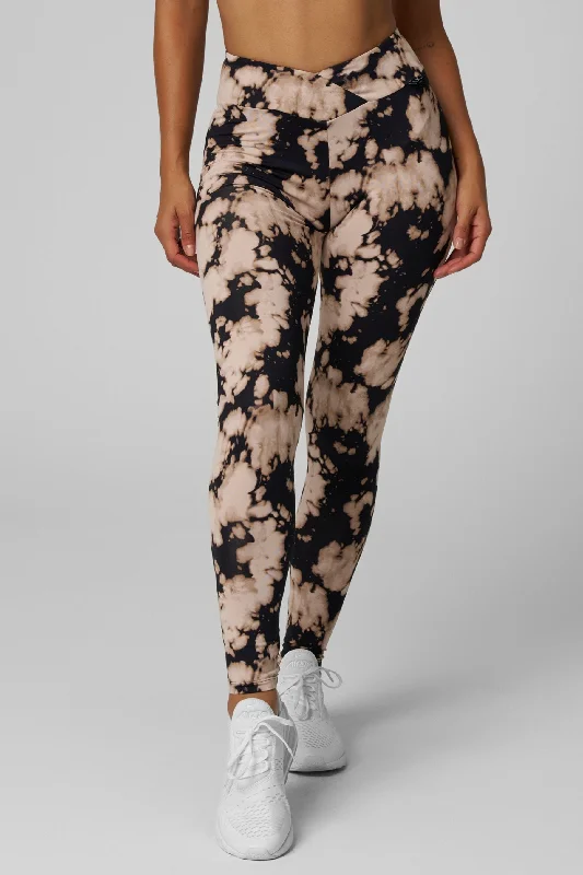 Duality V-Cut Scrunch Legging